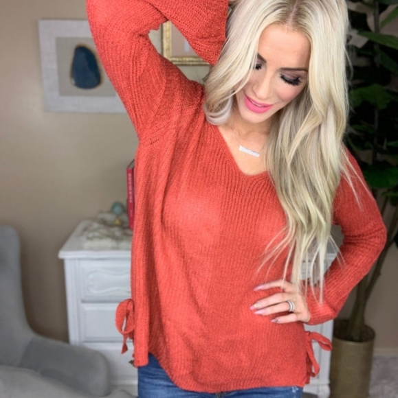 And the why sweater with tie - Picture 3 of 3